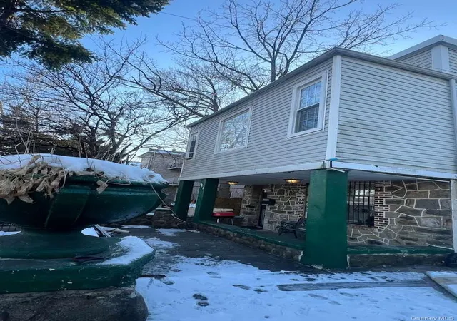 Photo 3 of Multi family home for sale at 3305 Bronxwood Ave, Bronx, NY 10469 | MLS# 952392 | Listing updated on 2026-04-17