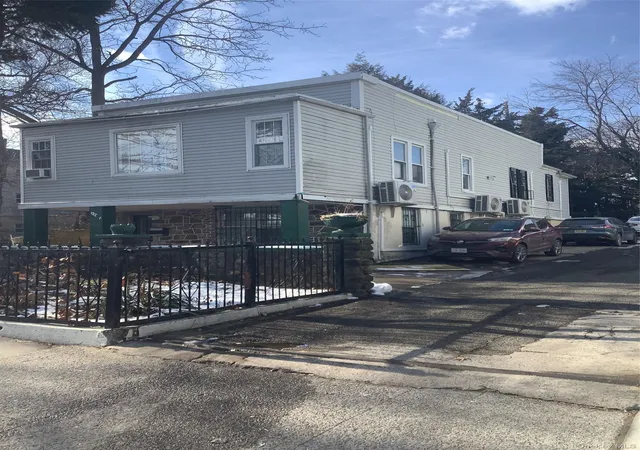 Photo 1 of Multi family home for sale at 3305 Bronxwood Ave, Bronx, NY 10469 | MLS# 952392 | Listing updated on 2026-04-17