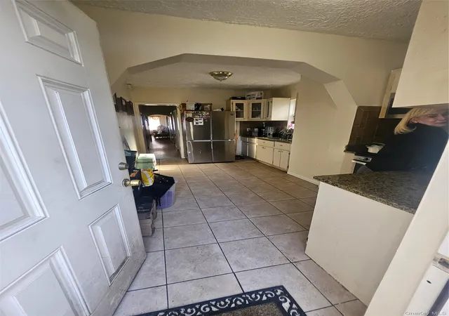 Photo 4 of House for sale at 3305 Bronxwood Ave, Bronx, NY 10469 | MLS# 952392 | Listing updated on 2026-04-17