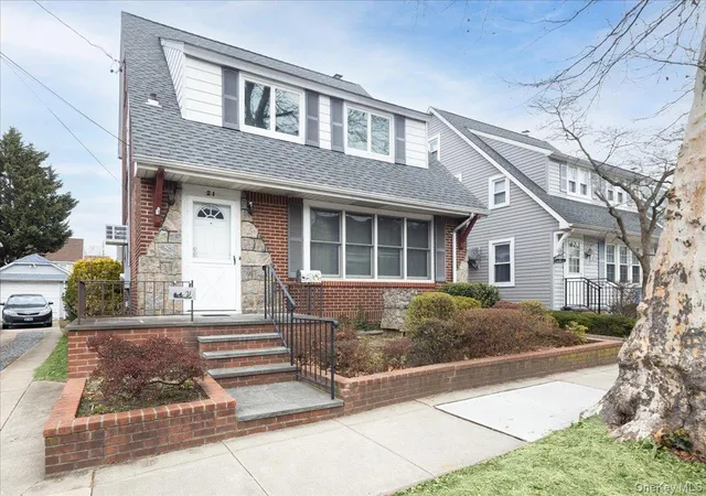 Photo 3 of Sale Pending at 21 Cornell St, Williston Park, NY 11596 | MLS# 952506 | Listing updated on 2026-06-23
