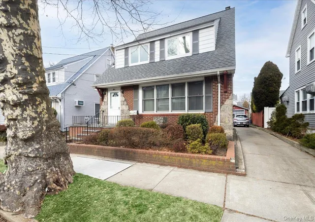 Photo 3 of Sale Pending at 21 Cornell St, Williston Park, NY 11596 | MLS# 952506 | Listing updated on 2026-06-23