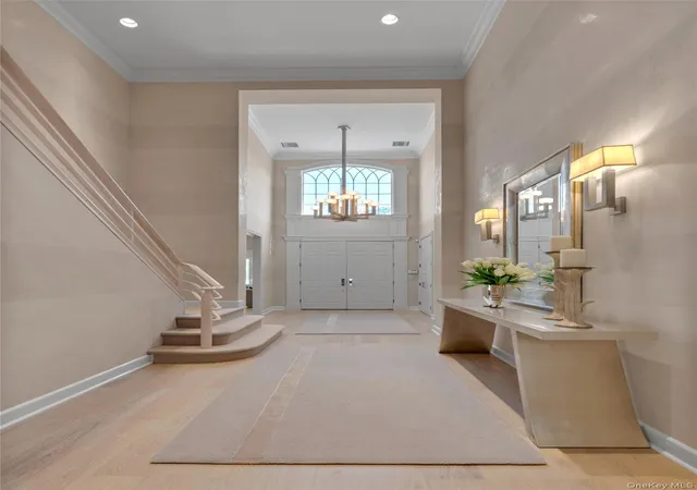 Photo 2 of Sale Pending at 17 Evergreen Cir, Manhasset, NY 11030 | MLS# 952514 | Listing updated on 2026-02-07