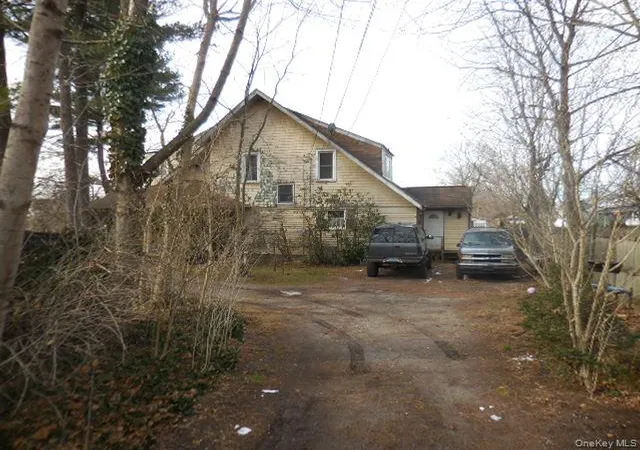 3rd image of 20 Washington Ave, Islip, NY 11717 | MLS# 952842