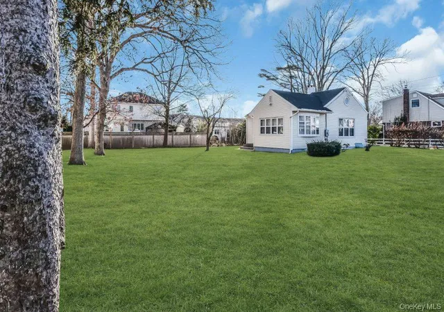 3rd image of 252 Toronto Ave, Oyster Bay, NY 11758 | MLS# 952875