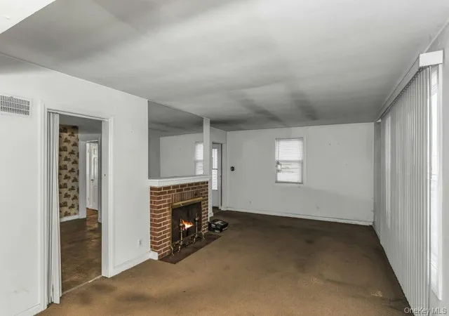 4th image of 252 Toronto Ave, Oyster Bay, NY 11758 | MLS# 952875
