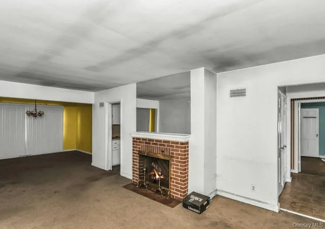 5th image of 252 Toronto Ave, Oyster Bay, NY 11758 | MLS# 952875