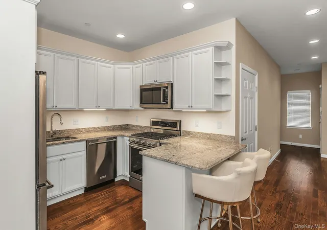 5th image of 28 Spring Dr, Hempstead, NY 11783 | MLS# 952881