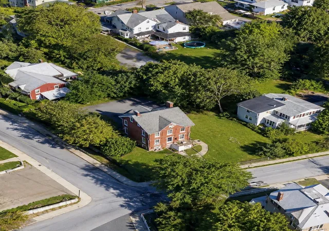 Photo 3 of Sale Pending at 33 Cliff St, Beacon, NY 12508 | MLS# 952958 | Listing updated on 2026-09-15
