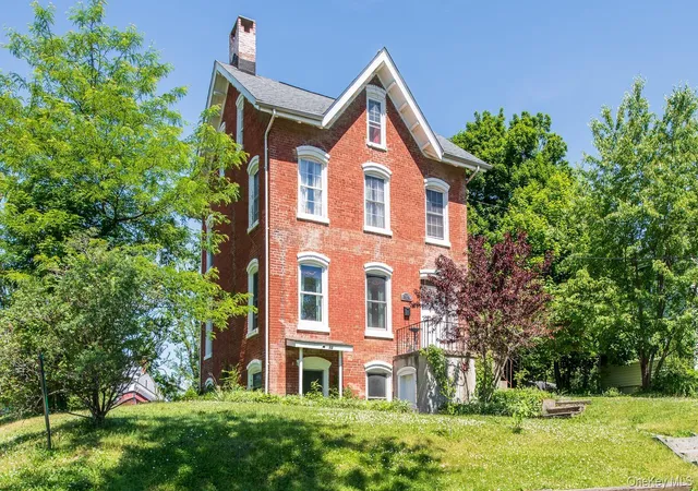 Photo 4 of Sale Pending at 33 Cliff St, Beacon, NY 12508 | MLS# 952958 | Listing updated on 2026-09-15