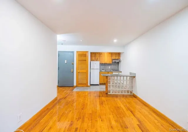 3rd image of 165 Elizabeth St, New York, NY 10012