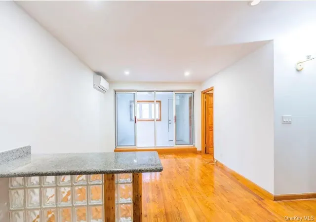 5th image of 165 Elizabeth St, New York, NY 10012