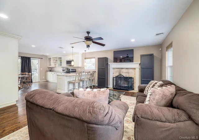 Photo 3 of Sale Pending at 12 Summit St, Brookhaven, NY 11772 | MLS# 953181 | Listing updated on 2026-08-20
