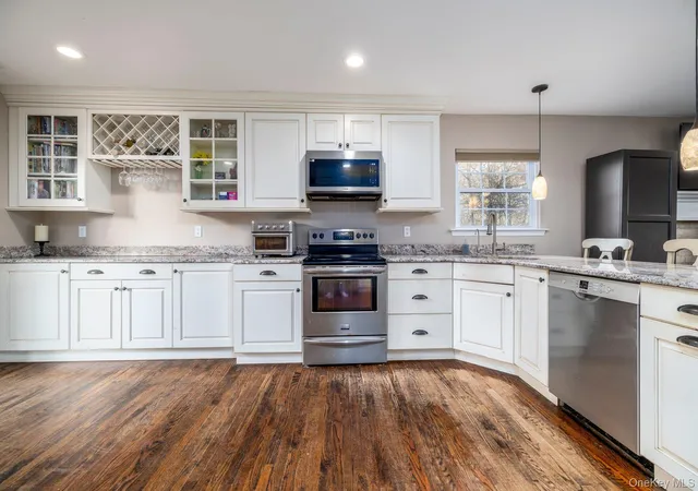 Photo 4 of Sale Pending at 12 Summit St, Brookhaven, NY 11772 | MLS# 953181 | Listing updated on 2026-08-20