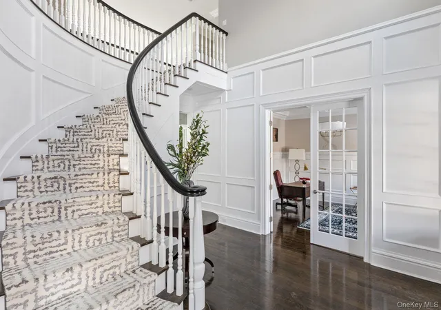 Photo 3 of Single family home for sale at 27 Victorian Ln, Oyster Bay, NY 11545 | MLS# 953450 | Listing updated on 2026-09-14