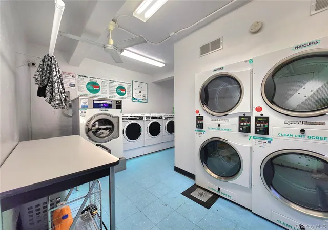 2nd image of 11 Wooleys Ln, North Hempstead, NY 11023