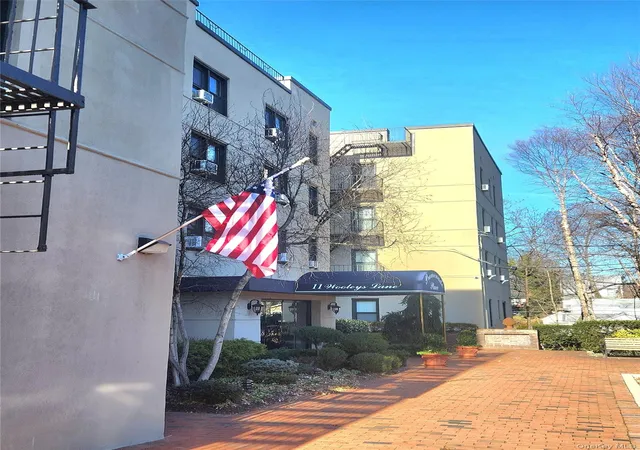 26th image of 11 Wooleys Ln #2E, North Hempstead, NY 11023 | MLS# 953459