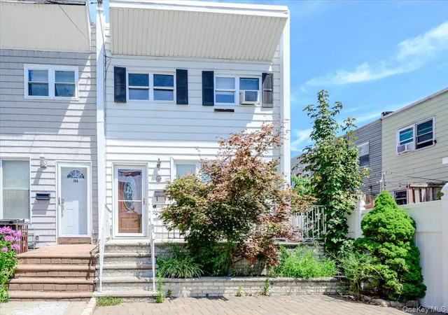 Photo 1 of Single family home for sale at 192 Huntington Ave, New York, NY 10465 | MLS# 953518 | Listing updated on 2026-09-19