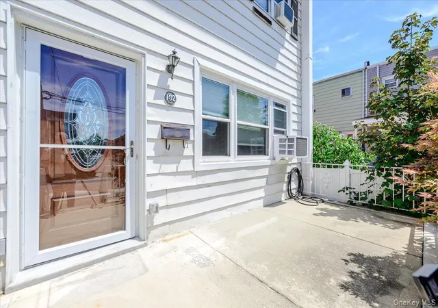 Photo 3 of Single family home for sale at 192 Huntington Ave, New York, NY 10465 | MLS# 953518 | Listing updated on 2026-09-19