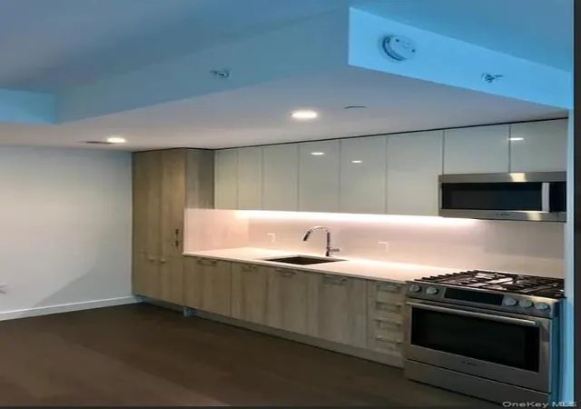 3rd image of 131-05 40Th Rd #16S, Flushing, NY 11354 | MLS# 953549