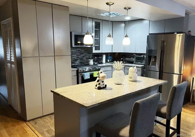 1st image of 75 22 Parsons Blvd #D3, Fresh Meadows, NY 11366 | MLS# 953564