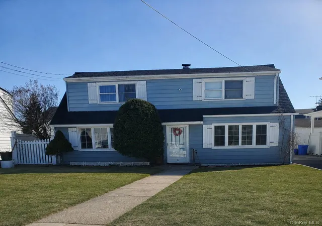 Photo 1 of Sale Pending at 12 Park Ave, North Hempstead, NY 11040 | MLS# 953642 | Listing updated on 2026-09-03