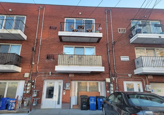 2nd image of 204 Beach 102nd St, New York, NY 11694 | MLS# 953654