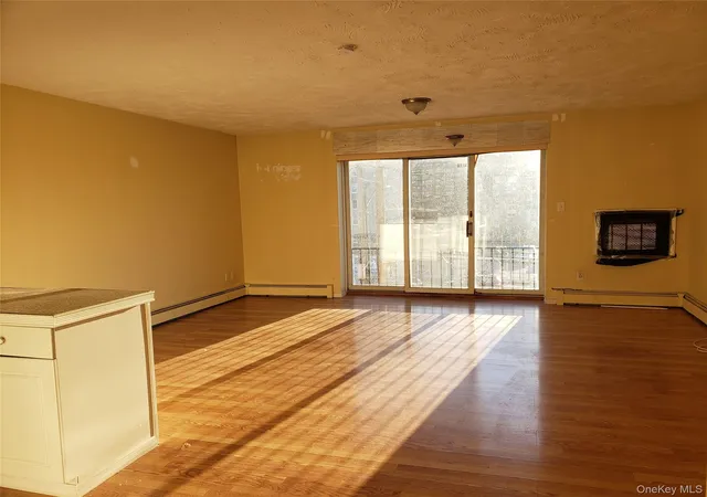 4th image of 204 Beach 102Nd St, New York, NY 11694 | MLS# 953654