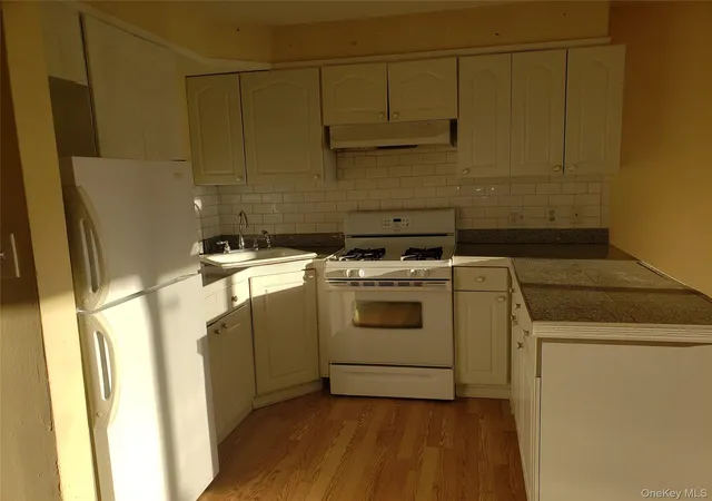 5th image of 204 Beach 102Nd St, New York, NY 11694 | MLS# 953654