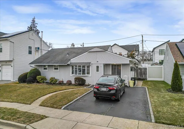 2nd image of 17 Wilson Ln, Oyster Bay, NY 11714 | MLS# 953751