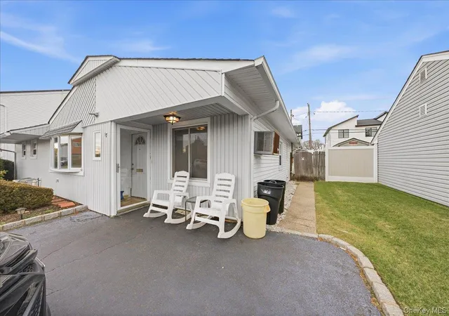 3rd image of 17 Wilson Ln, Oyster Bay, NY 11714 | MLS# 953751
