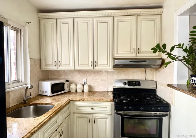 4th image of Holliswood Gardens, New York, NY 11423