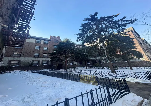 1st image of 61 40 Saunders St #C5, Rego Park, NY 11374 | MLS# 953837