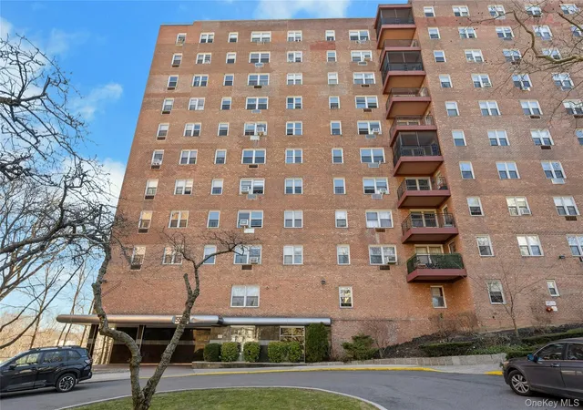 2nd image of Fieldstondale, New York, NY 10471