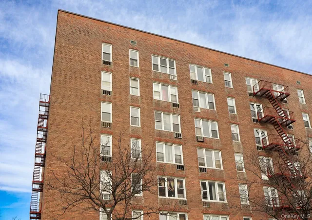 2nd image of 1332 Metropolitan Ave #5G, Bronx, NY 10462 | MLS# 953943