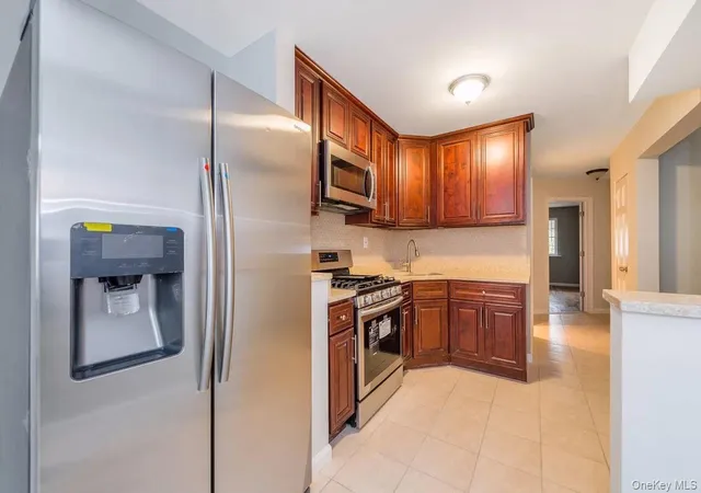 3rd image of 3410 Bronxwood Ave, Bronx, NY 10469 | MLS# 954118