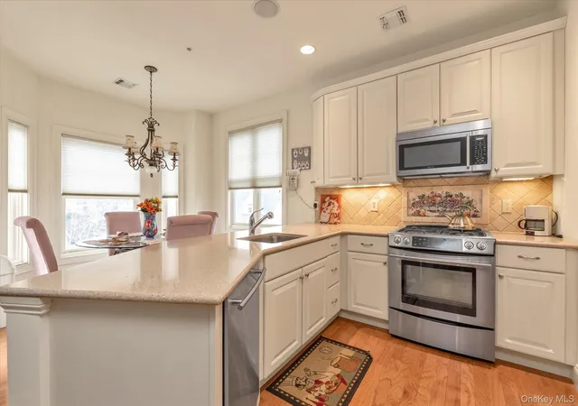 1st image of 568 Pacing Wy #568, Hempstead, NY 11590 | MLS# 954126