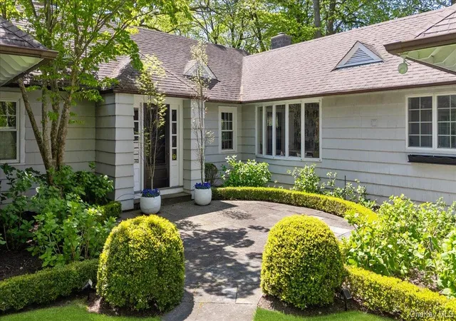 Photo 3 of Sale Pending at 100 Ocean Ave, Lawrence, NY 11559 | MLS# 954191 | Listing updated on 2026-06-01