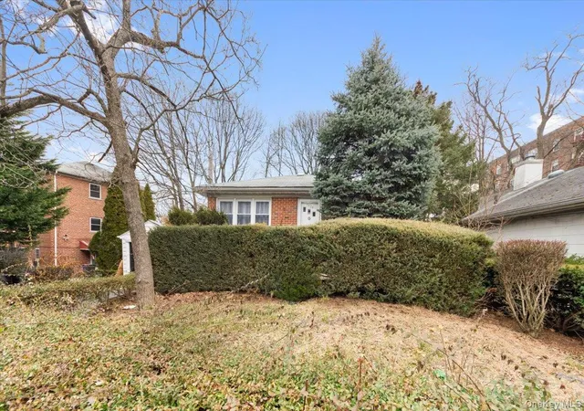 3rd image of 5824 Fieldston Rd, New York, NY 10471 | MLS# 954197