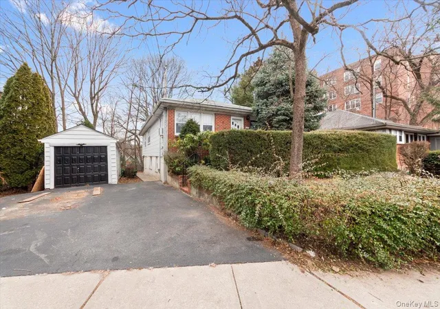 4th image of 5824 Fieldston Rd, New York, NY 10471 | MLS# 954197