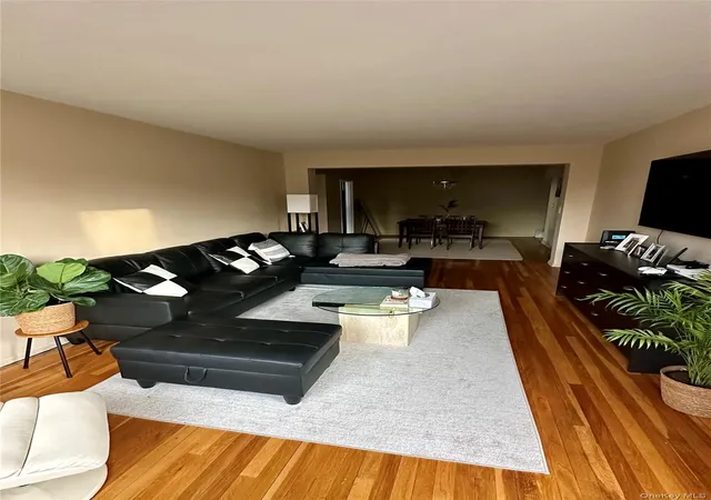 Homes for sale in White Plains, NY | 2 Windsor Ter #4C, White Plains, NY 10601 | MLS# 954310