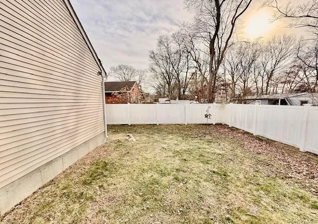 24th image of 116 Robinwood Dr, Shirley, NY 11967 | MLS# 954364