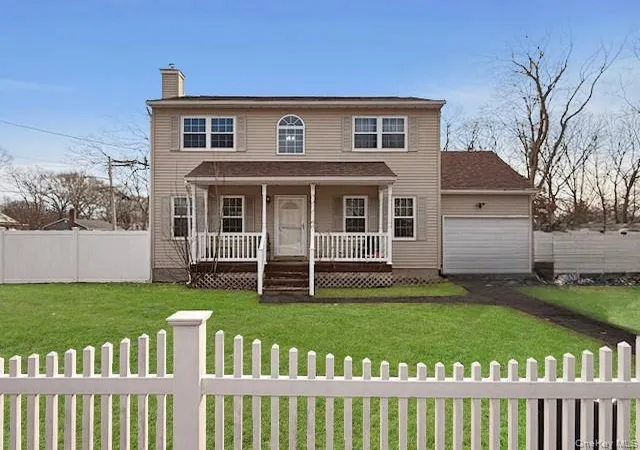 4th image of 116 Robinwood Dr, Shirley, NY 11967 | MLS# 954364