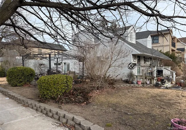 Photo 2 of Sale Pending at 812 Ibsen St, Woodmere, NY 11598 | MLS# 954372 | Listing updated on 2026-02-04