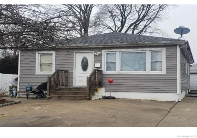 2nd image of 5 Campion St, Brentwood, NY 11717 | MLS# 954400