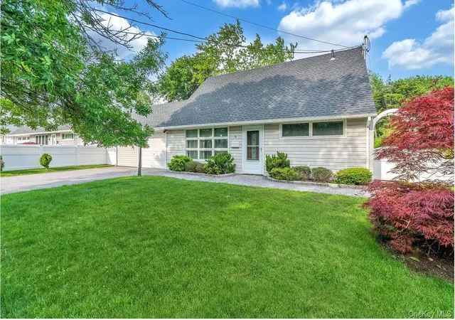Single family home for sale at 6 Arizona Ave, Syosset, NY 11791 | MLS# 954523 | Listing updated on 2026-04-24