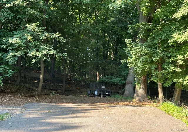 3rd image of 10-13-75 Dickinson Ave, Yonkers, NY 10703 | MLS# 954617