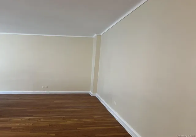 4th image of 69-60 108Th St #418, Forest Hills, NY 11375 | MLS# 954633