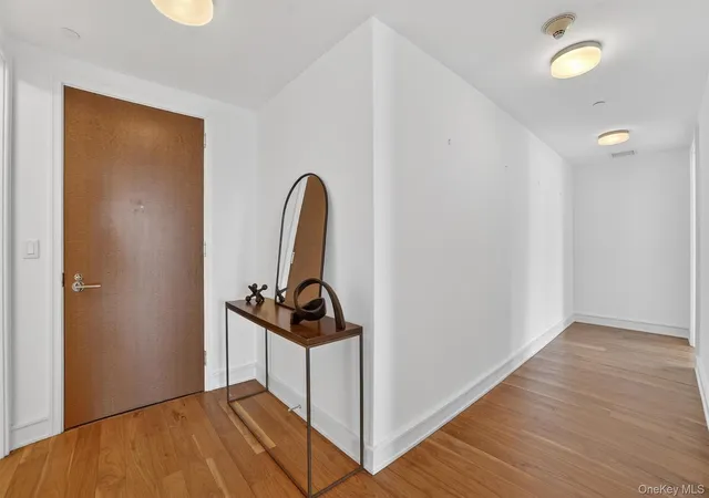 Homes for sale in White Plains, NY | 5 Renaissance Sq #10G, White Plains, NY 10601 | MLS# 954915
