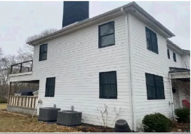 Photo 3 of Single family home for sale at 67 Squiretown Rd, Hampton Bays, NY 11946 | MLS# 954945 | Listing updated on 2026-04-10