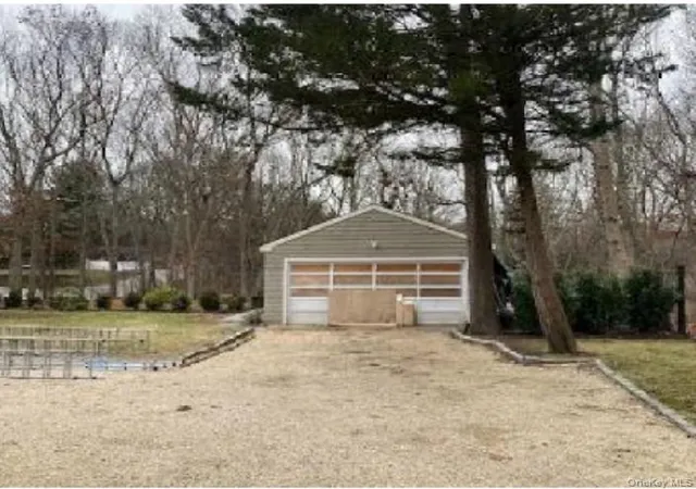 Photo 4 of Single family home for sale at 67 Squiretown Rd, Hampton Bays, NY 11946 | MLS# 954945 | Listing updated on 2026-04-10